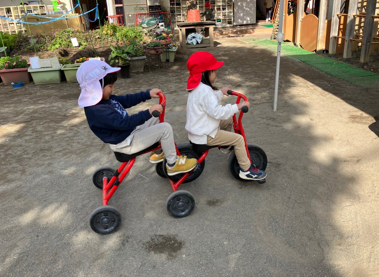 ちいさい広場（未就園児クラス）親子ヨガのご案内